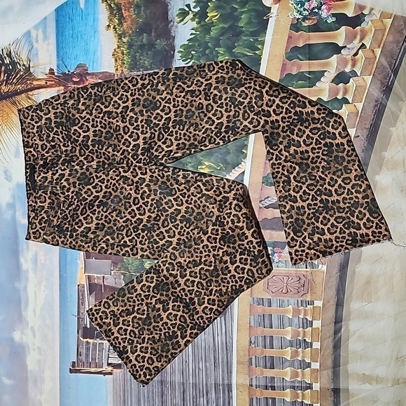 7 For All Mankind Animal Print Raw Hem Flare‎ Jeans Size 24 - Picture 1 of 7
